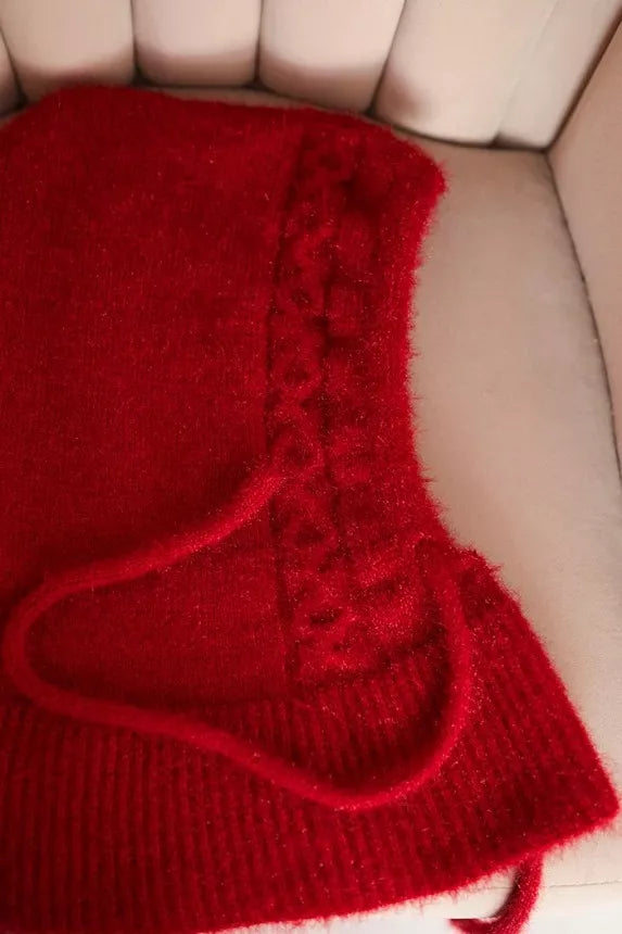 Women's red hat Berlin