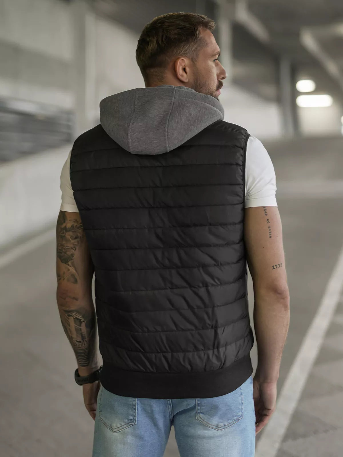 Black vest with hood Naron