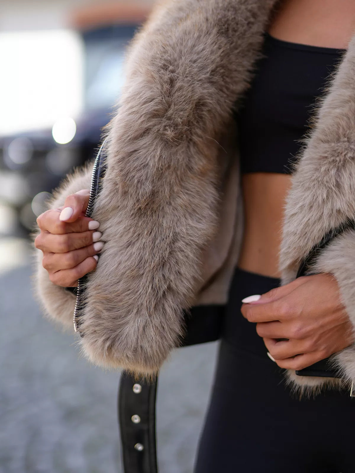 Women's black jacket with brown fur Real