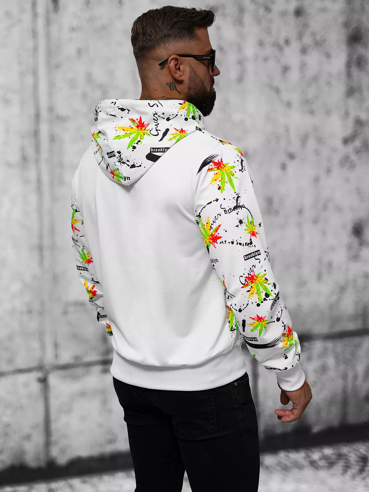 White sweater Bruker