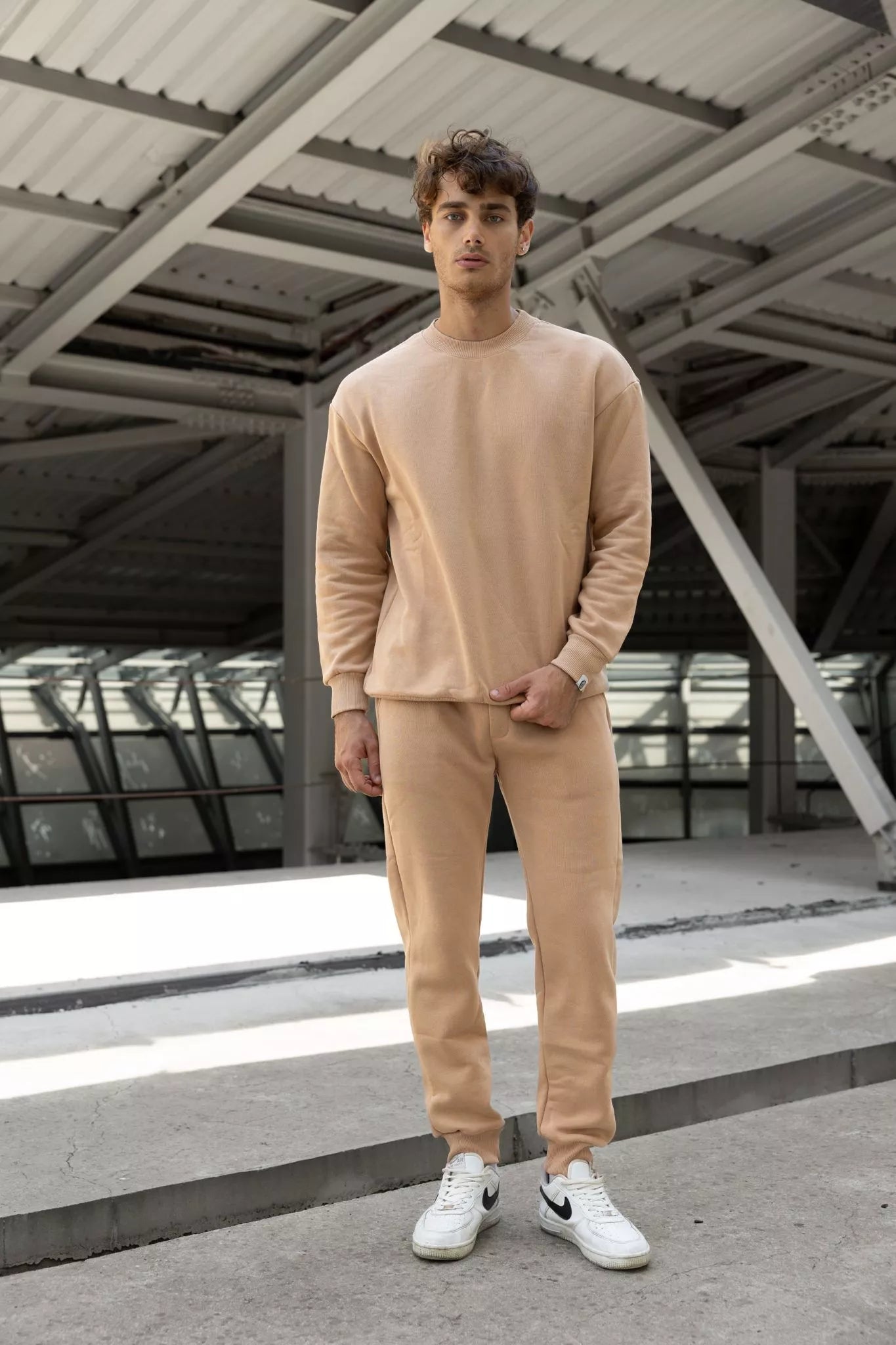 Sand-colored men's suit Lipo