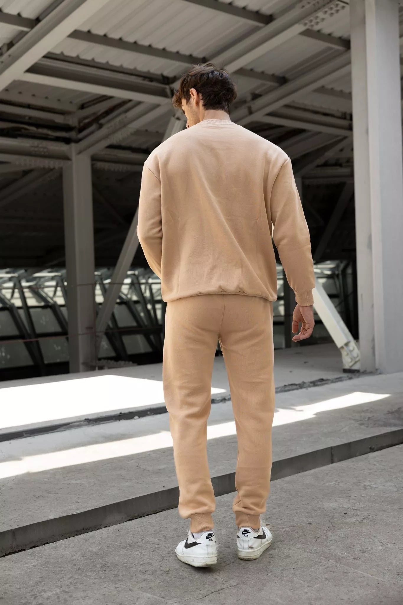 Sand-colored men's suit Lipo