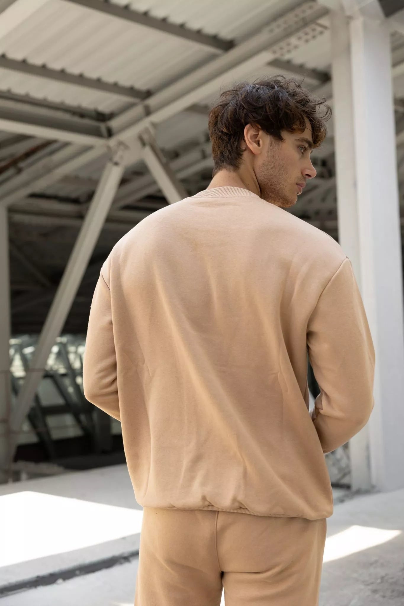 Sand-colored men's suit Lipo