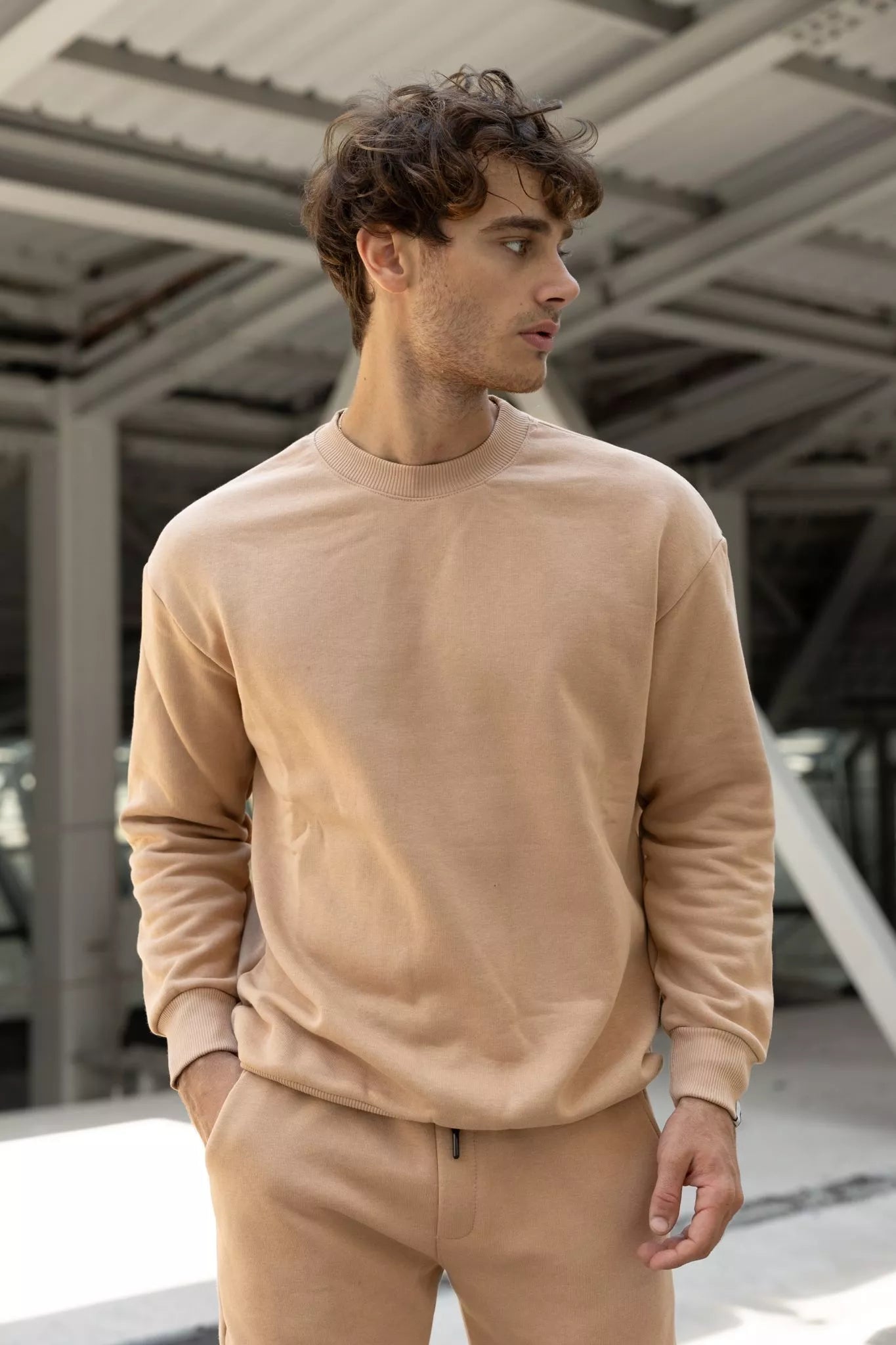 Sand-colored men's suit Lipo