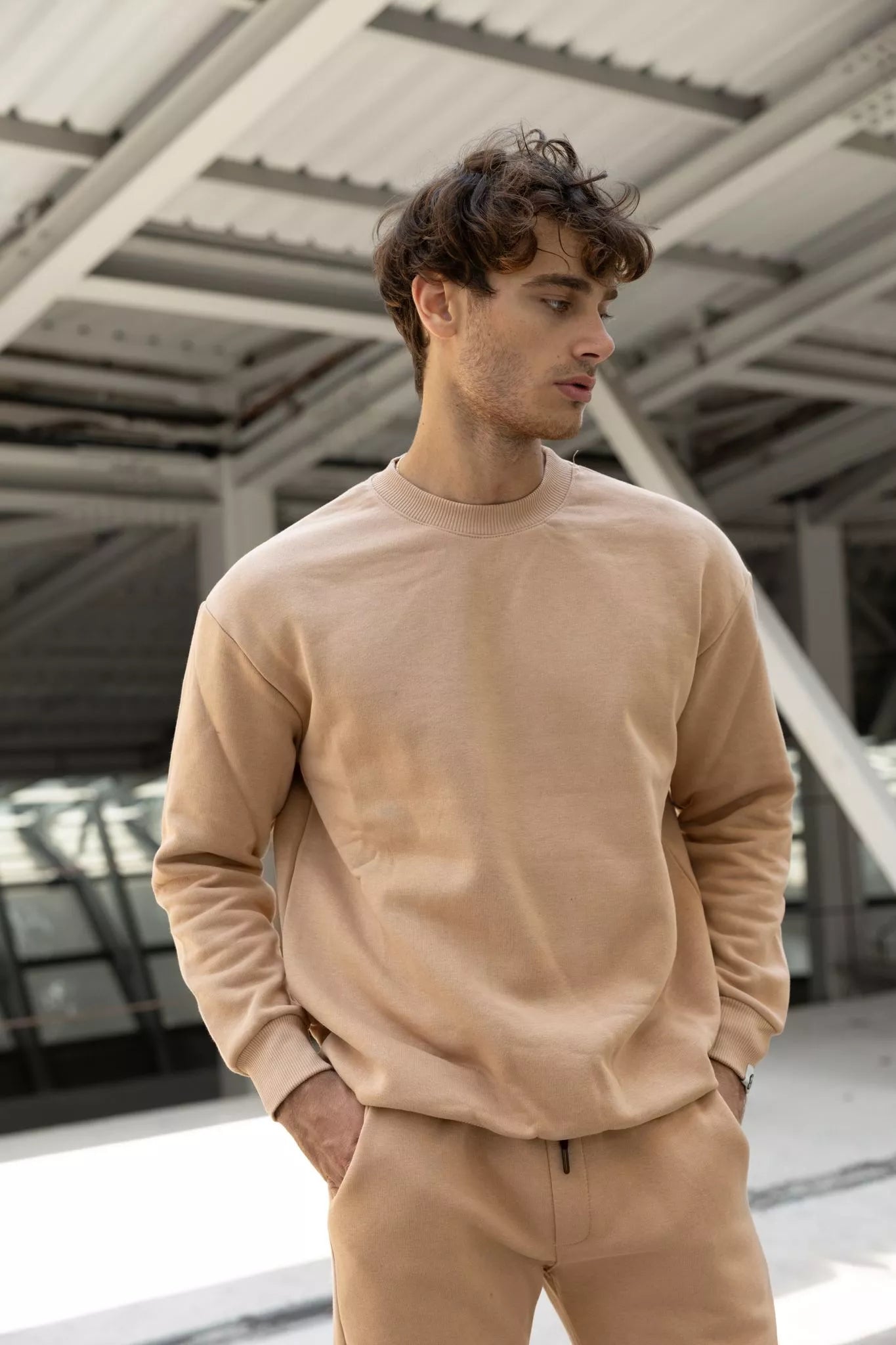 Sand-colored men's suit Lipo