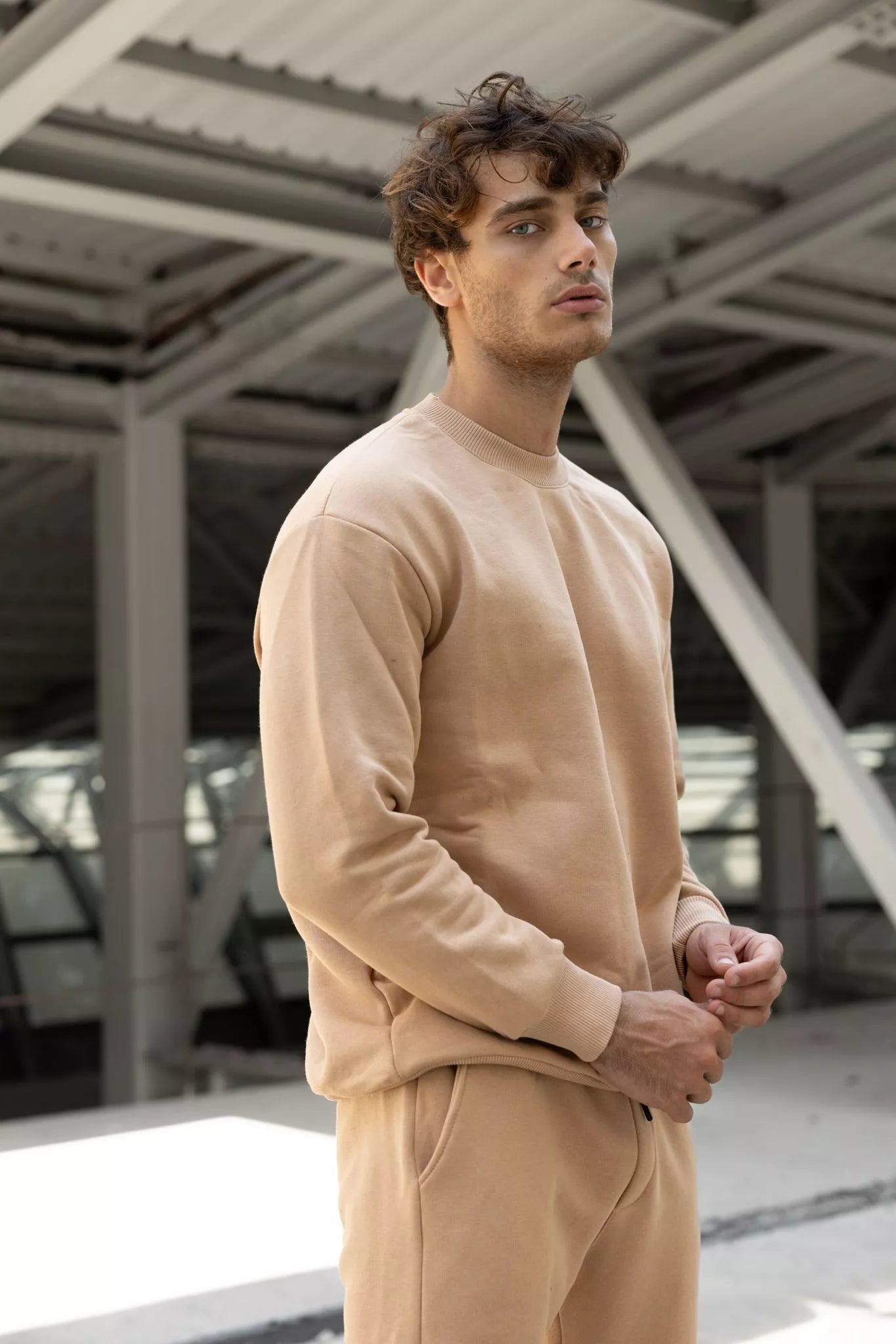Sand-colored men's suit Lipo