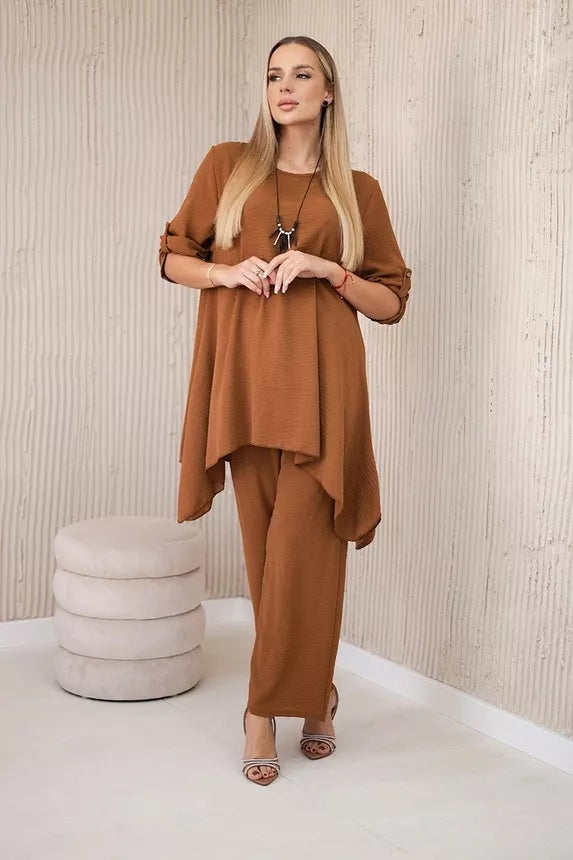 Women's brown Elis suit.