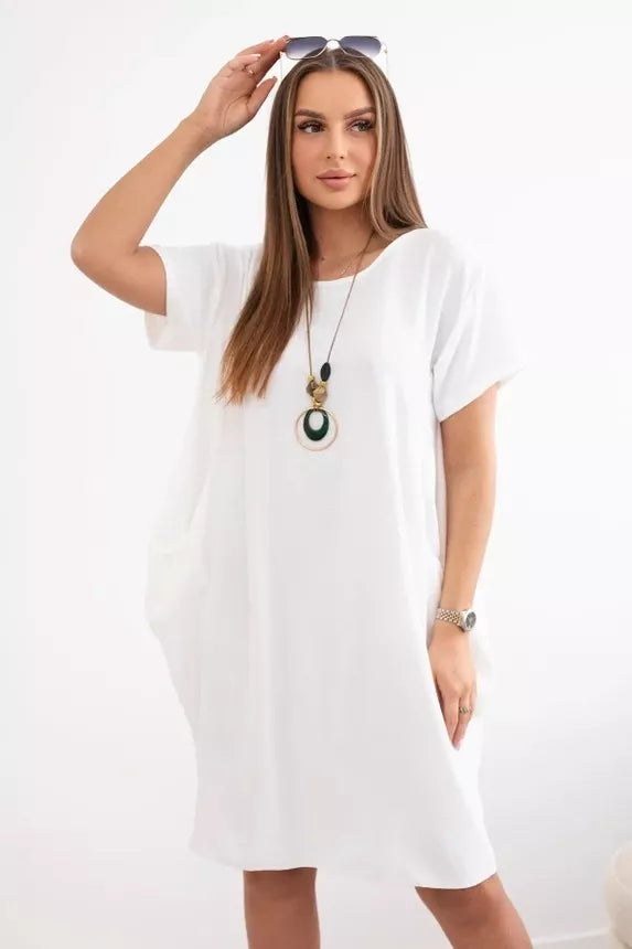 White dress with pockets and pendant Deli 