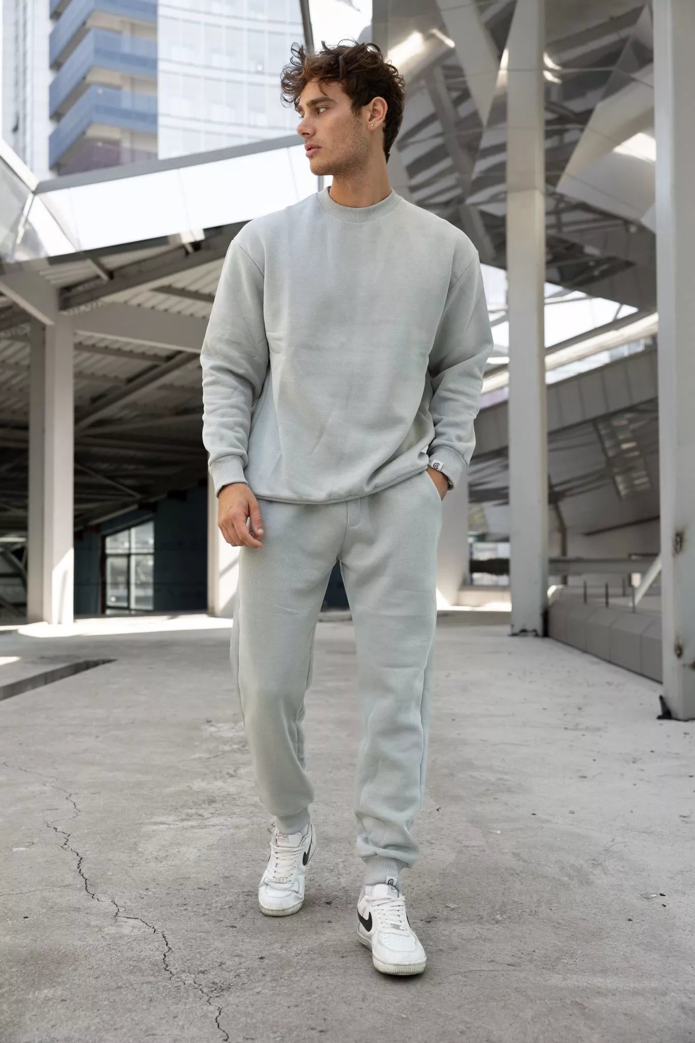 Light gray men's suit Lipo