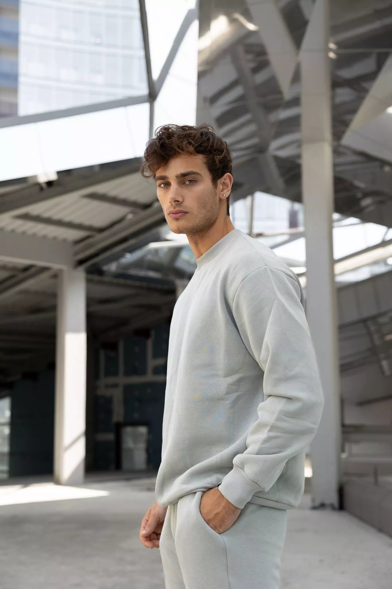 Light gray men's suit Lipo