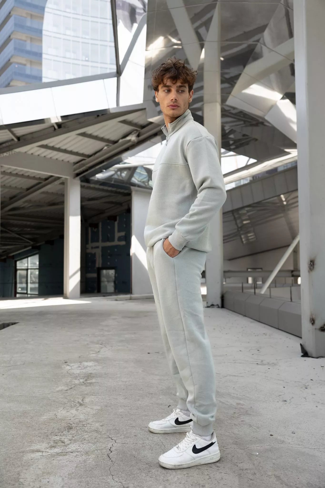 Light gray men's suit Lipo