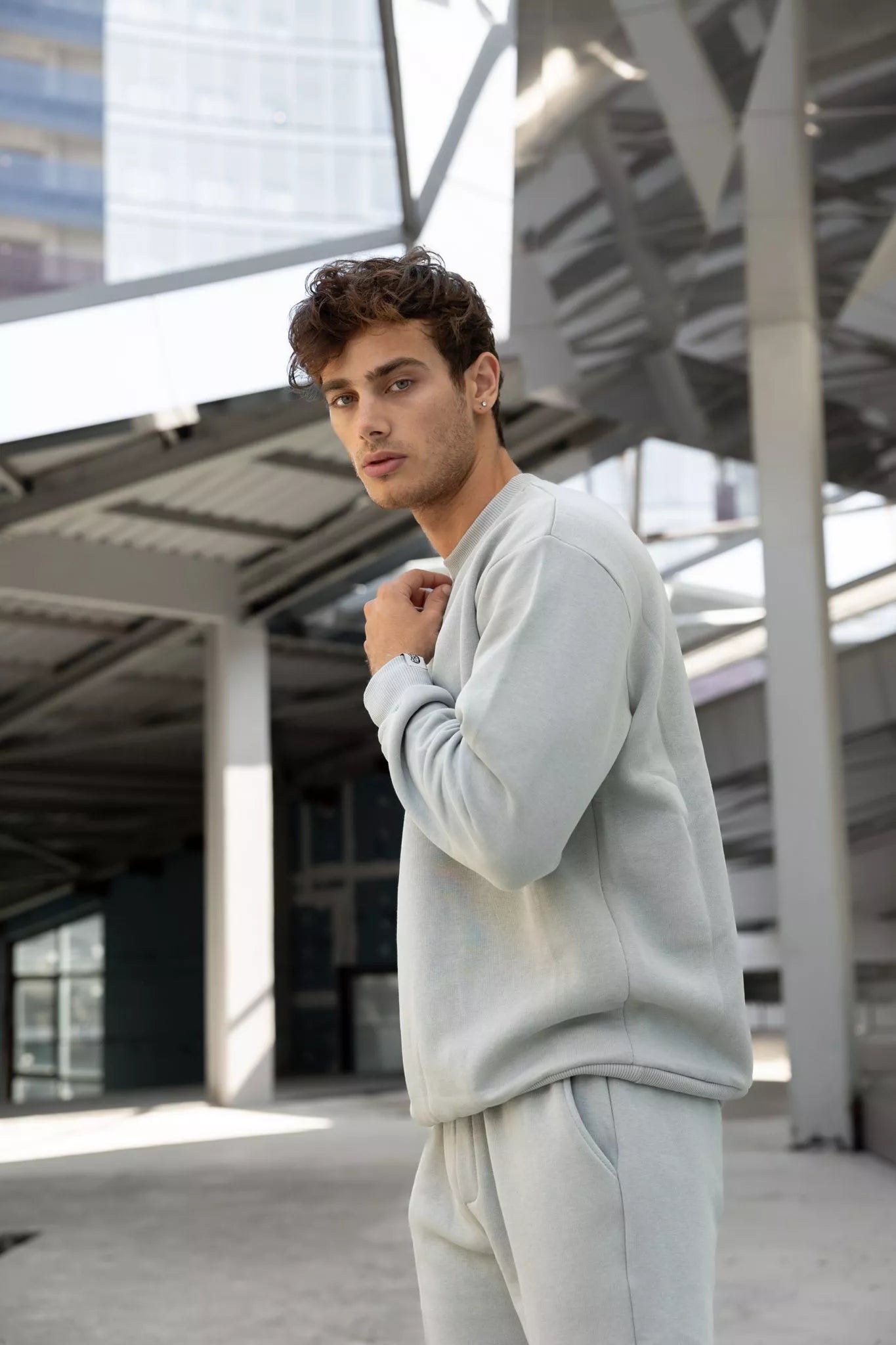 Light gray men's suit Lipo