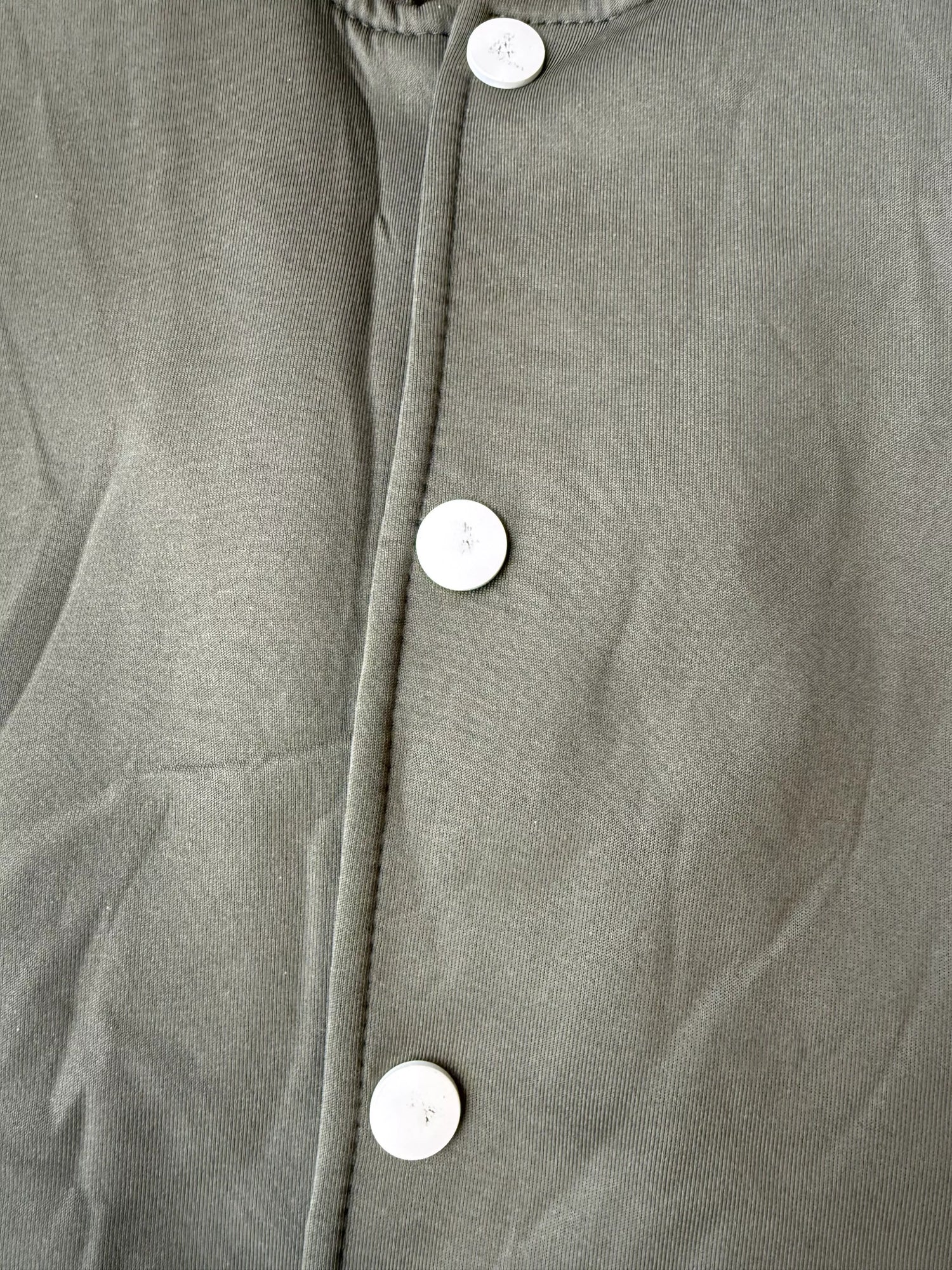 Men's khaki suit with a minor defect, Styven.