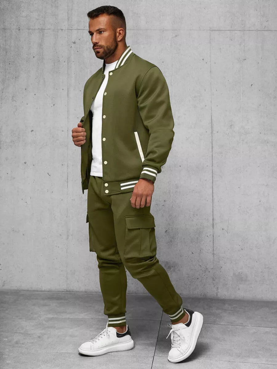 Men's khaki suit with a minor defect, Styven.