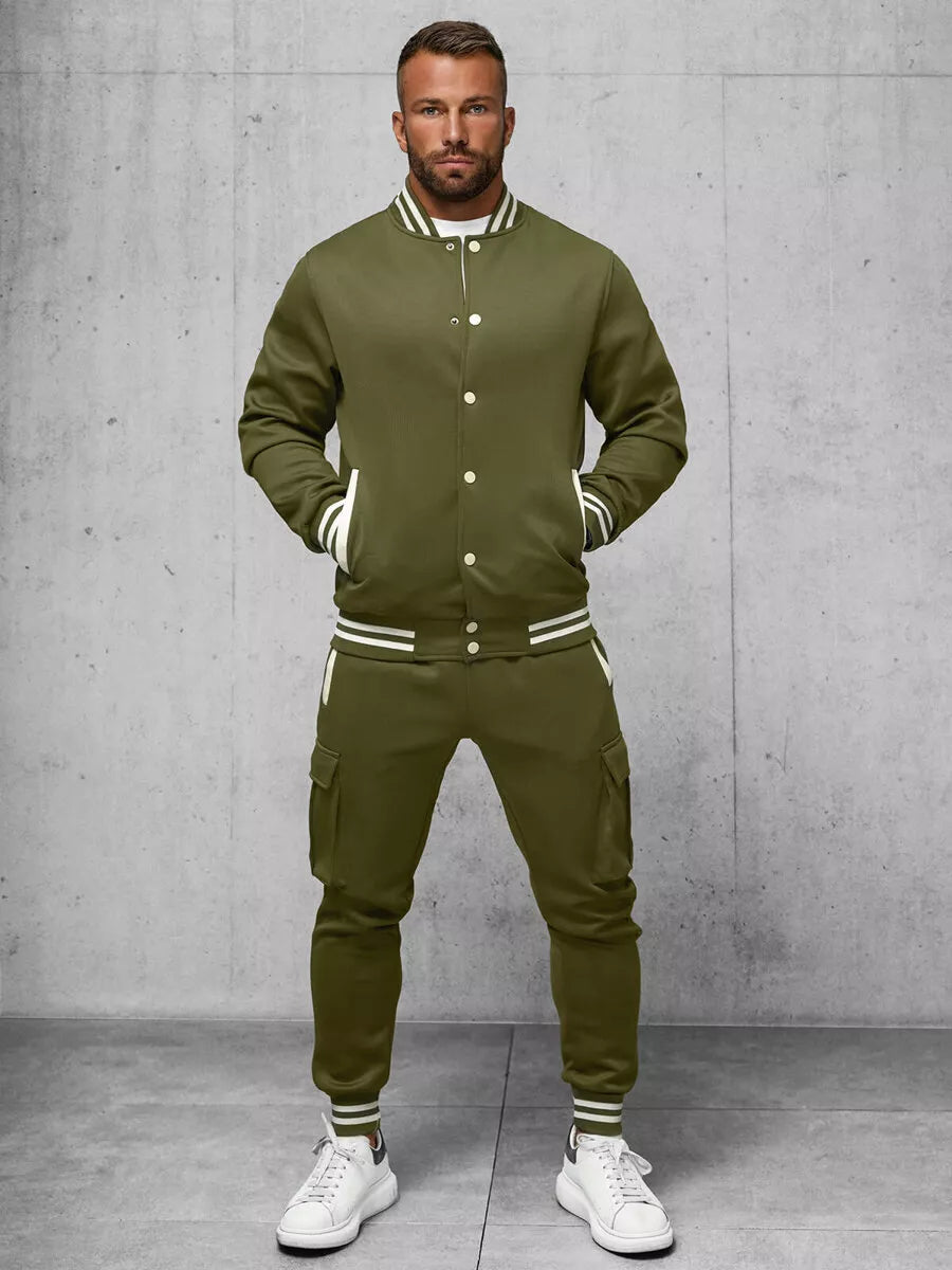 Men's khaki suit with a minor defect, Styven.