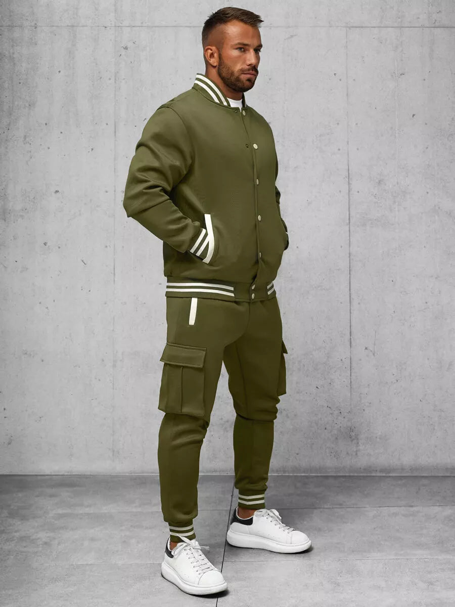 Men's khaki suit with a minor defect, Styven.