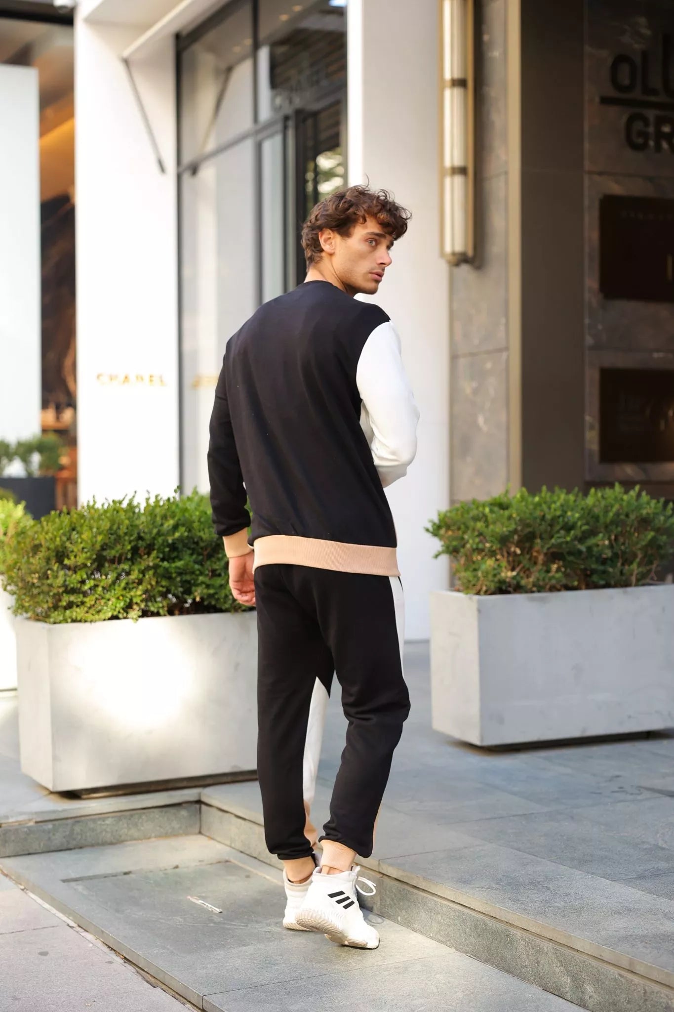 Black/Brown multi-colored men's Hipos set.