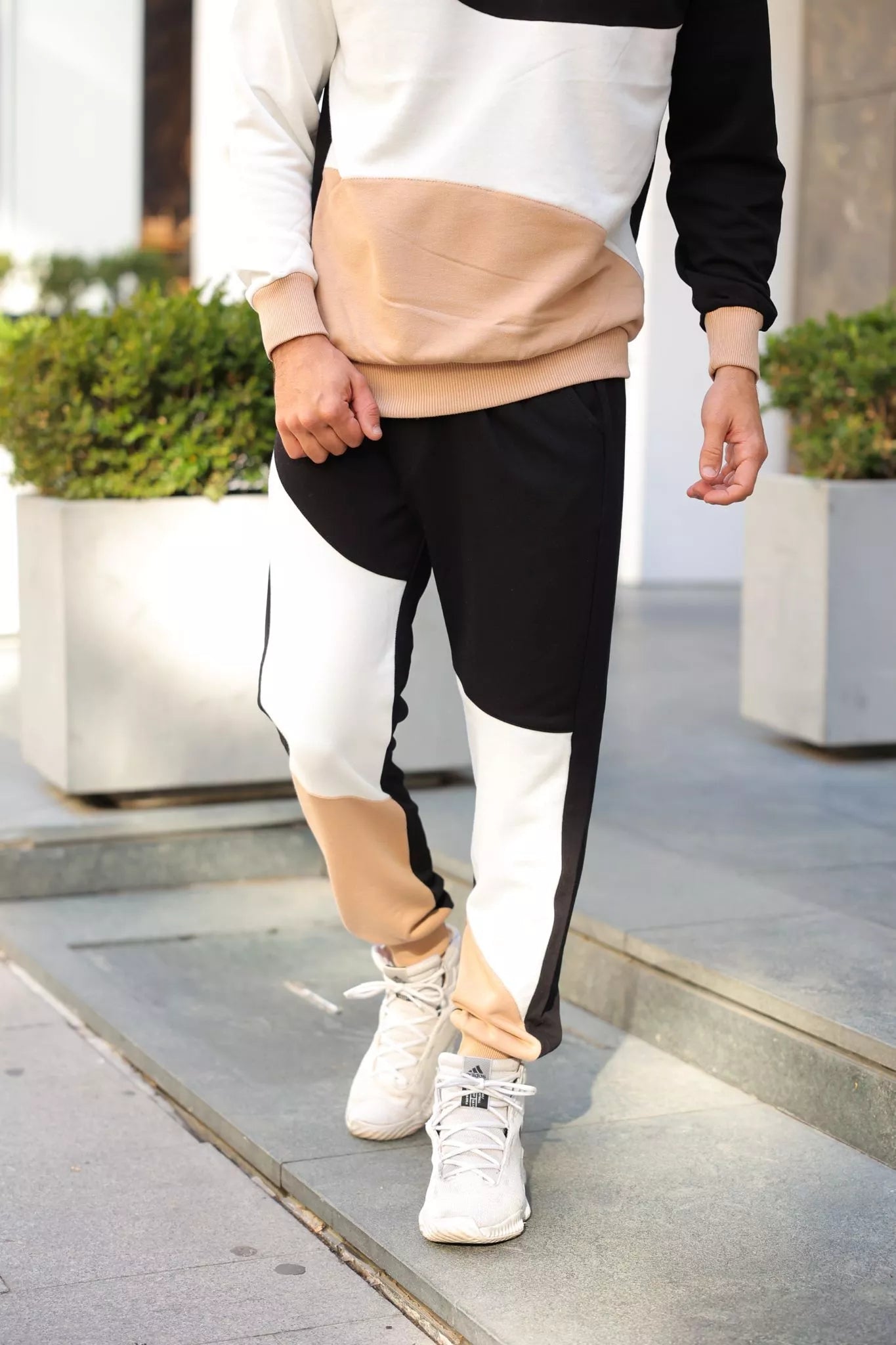 Black/Brown multi-colored men's Hipos set.