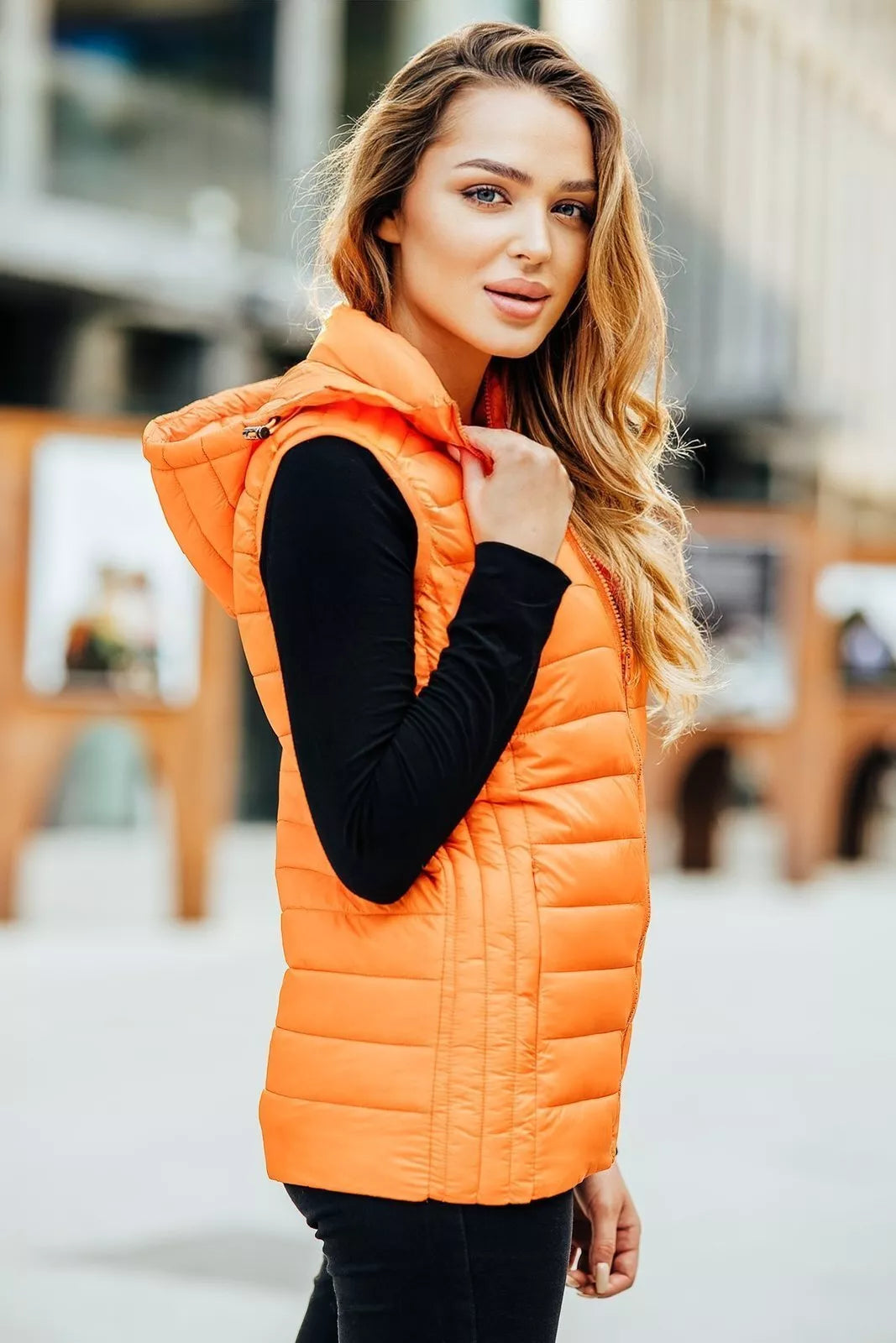 Caramel-colored hooded vest Dzil