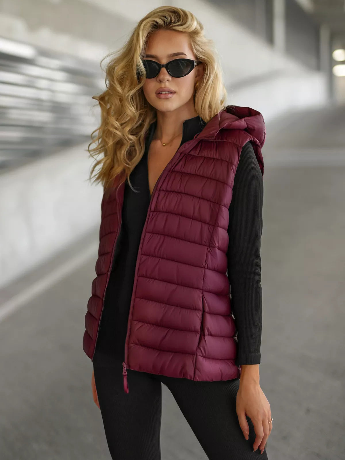 Women's burgundy vest with hood Senti