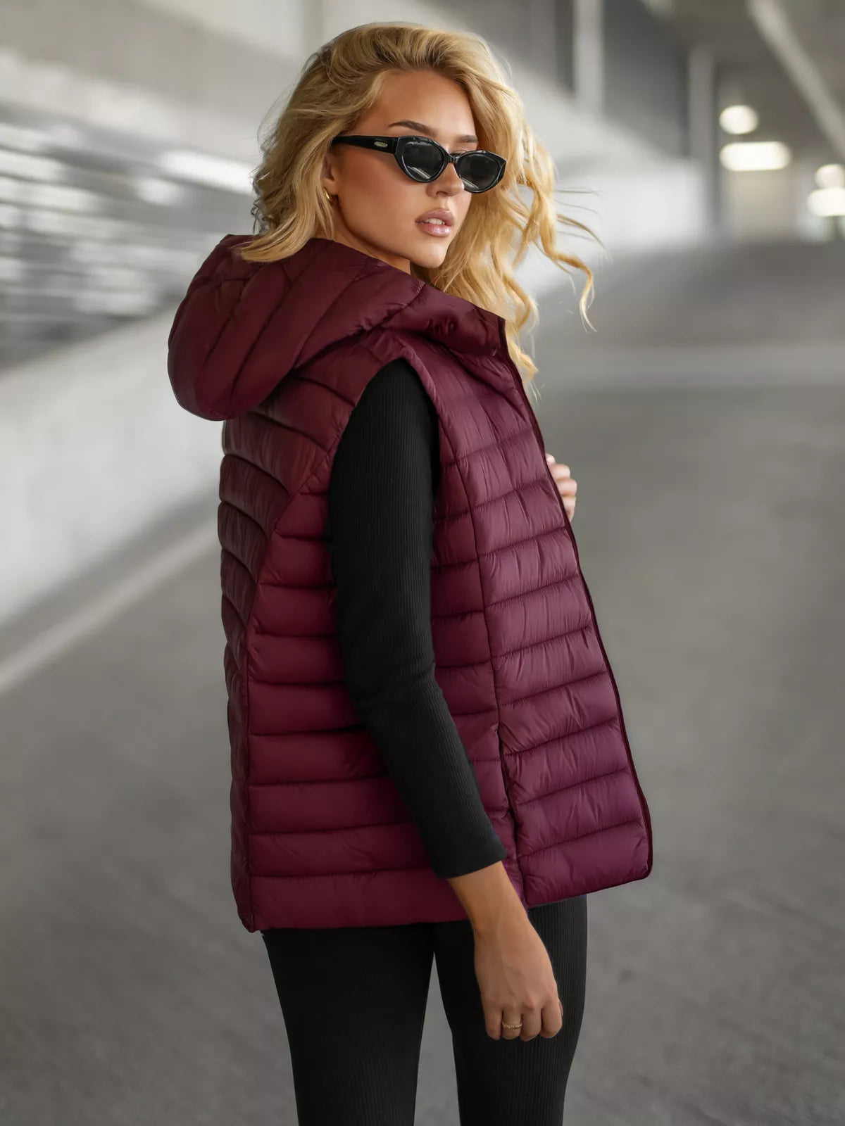 Women's burgundy vest with hood Senti