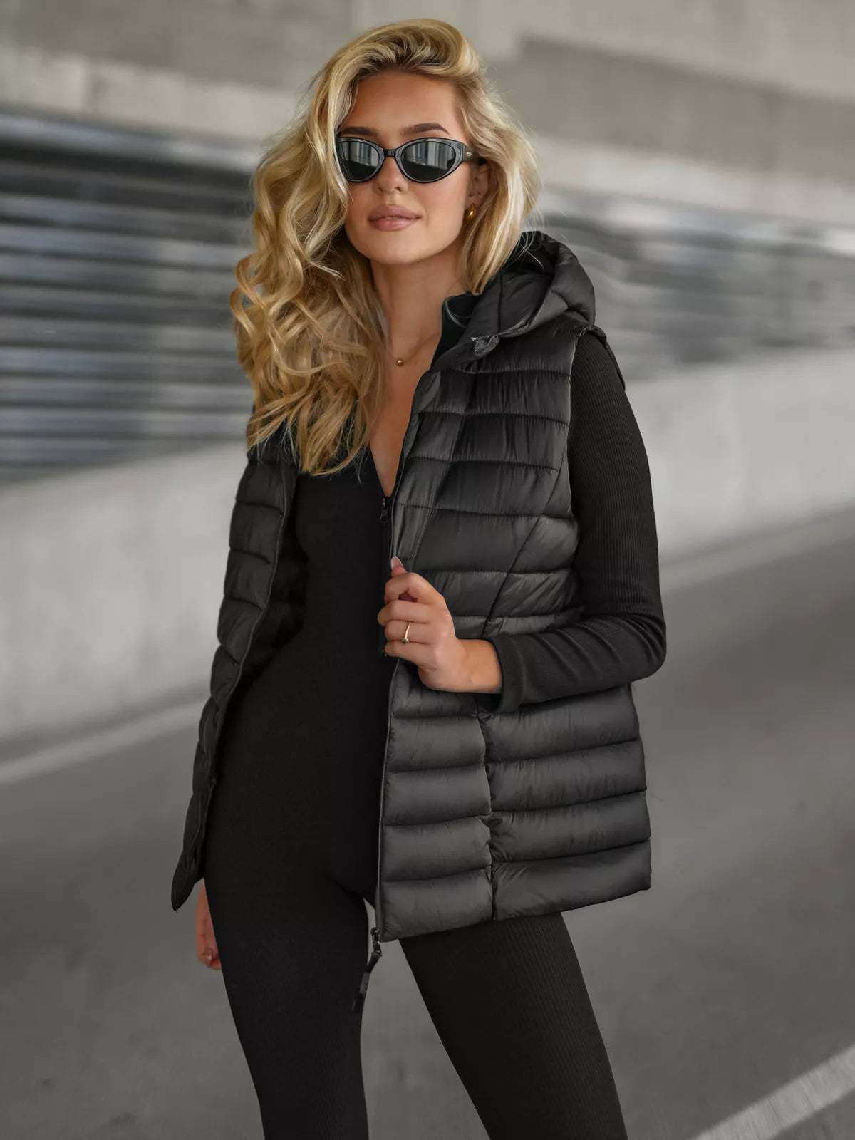 Women's black vest with hood Senti