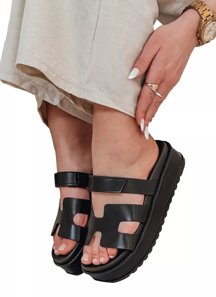 Women's black Flip flops