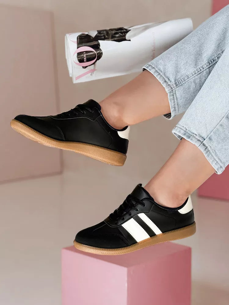 Women's black casual shoes Niti