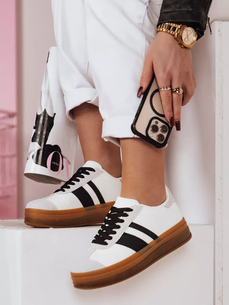 Women's white casual shoes Tag