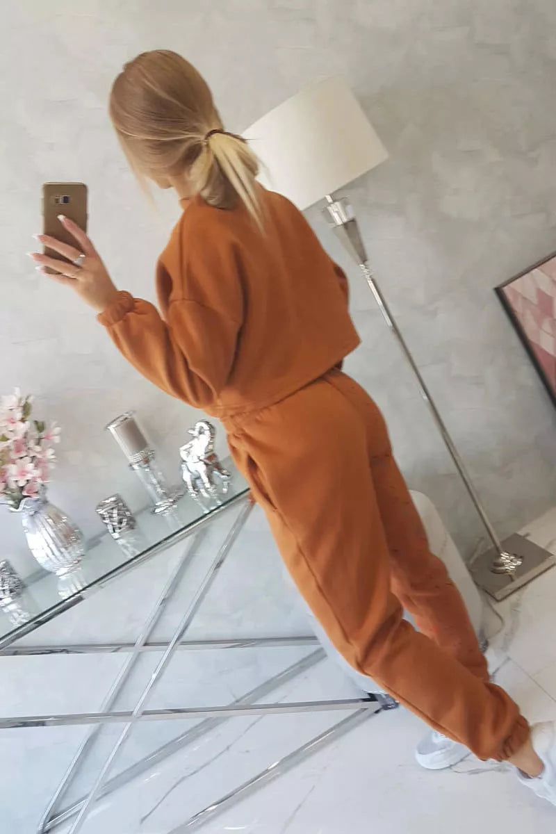 Women's bright brown Splash set.