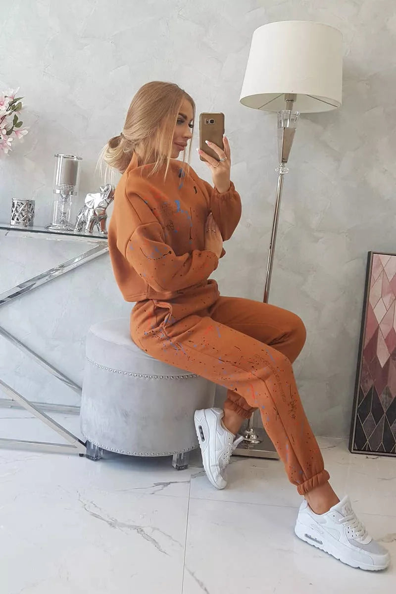 Women's bright brown Splash set.