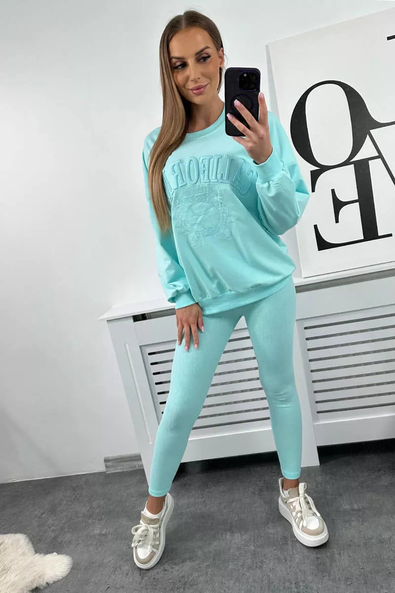 Women's mint-colored California set.