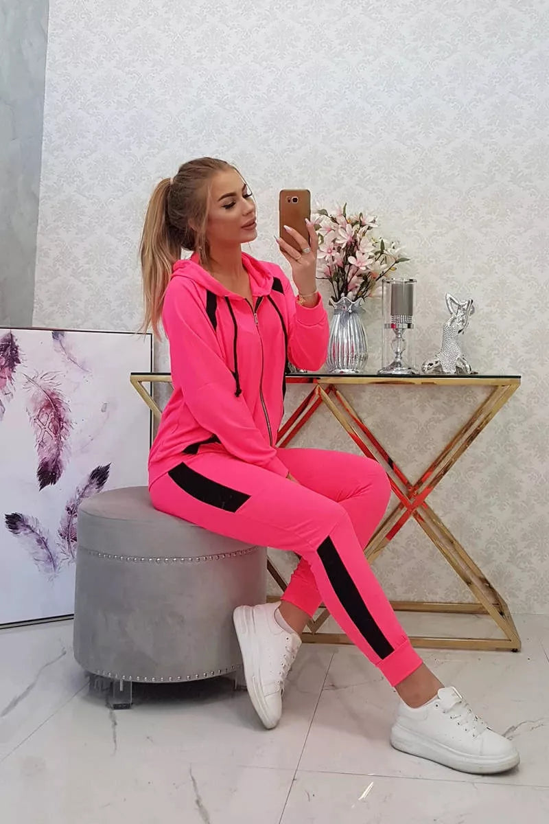 Women's bright pink Twise set.