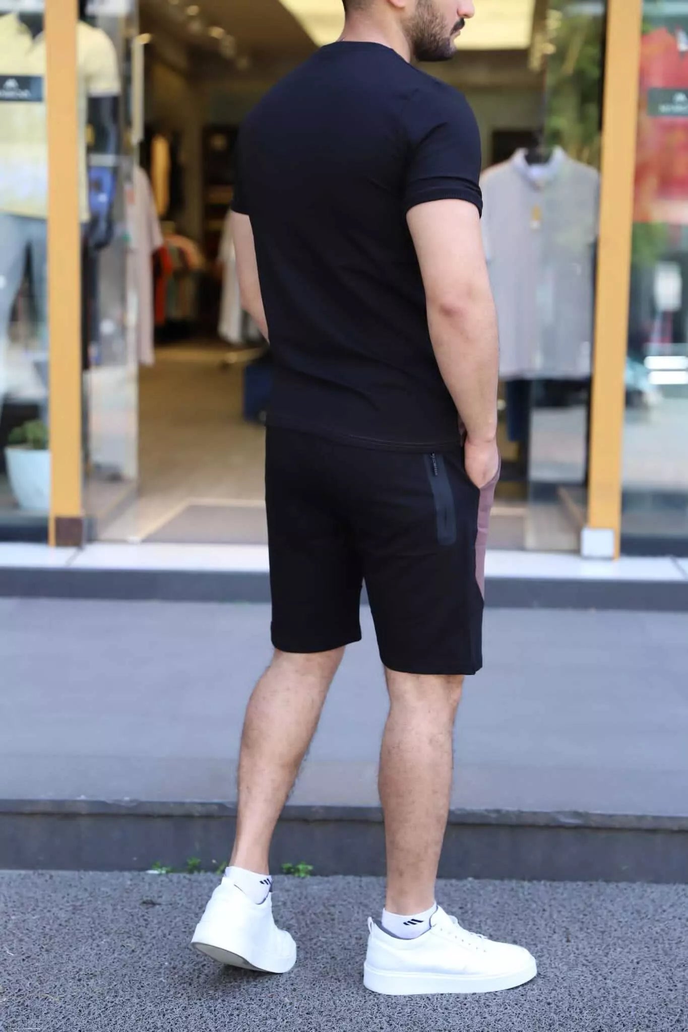 Moren brown sports set.