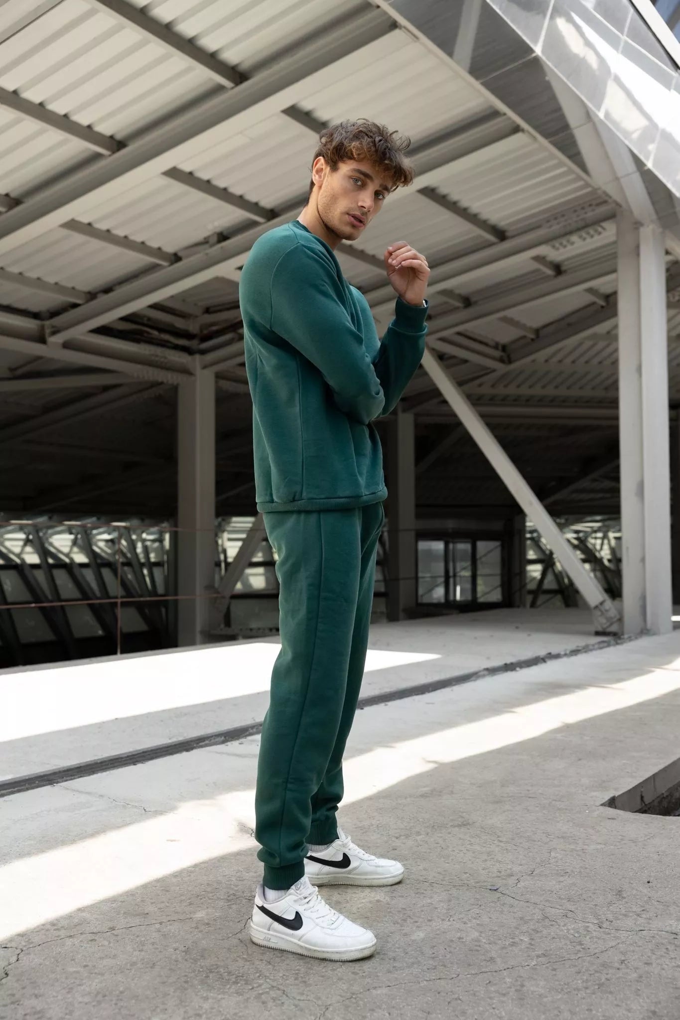 Dark green men's suit Lipo