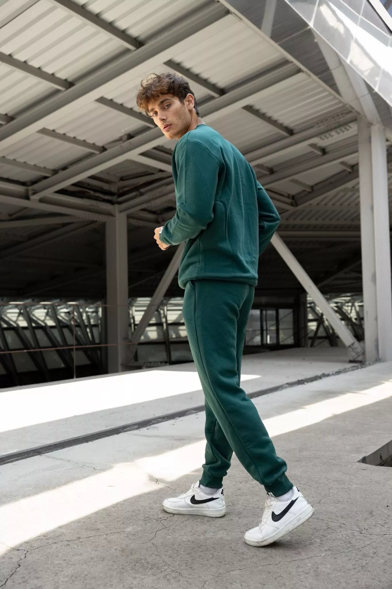 Dark green men's suit Lipo