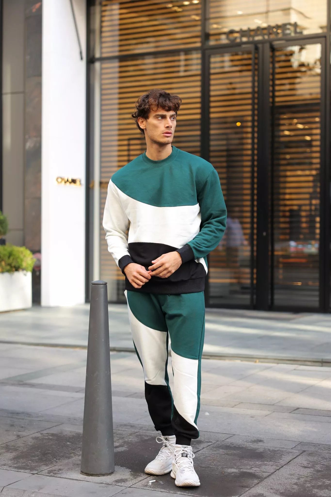 Green men's set with multiple colors, Hipos brand.