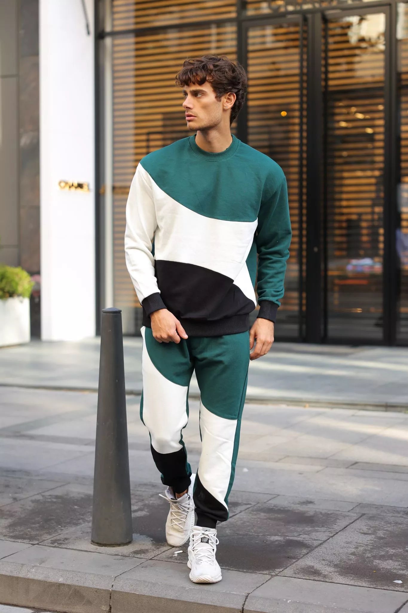 Green men's set with multiple colors, Hipos brand.