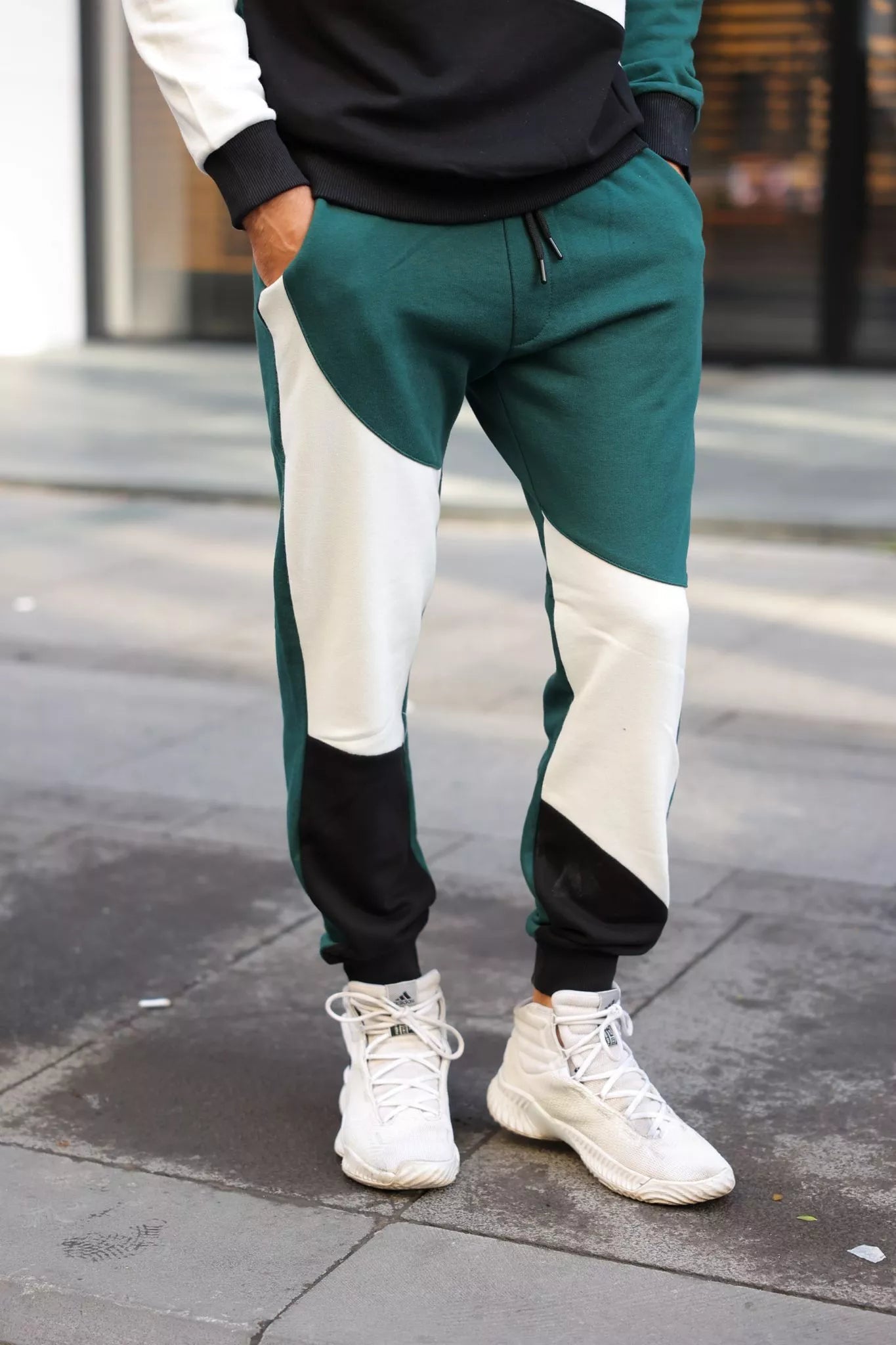 Green men's set with multiple colors, Hipos brand.