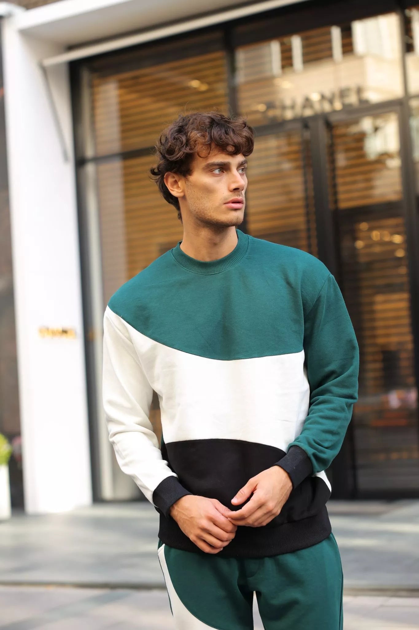 Green men's set with multiple colors, Hipos brand.