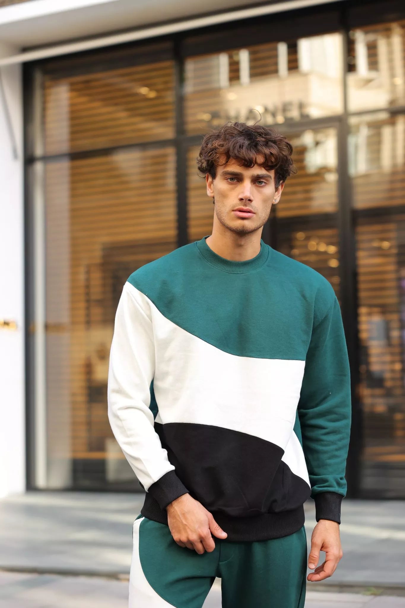 Green men's set with multiple colors, Hipos brand.